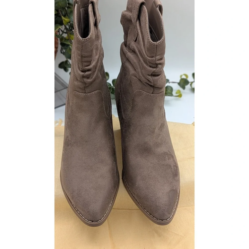 Women's Size 8 Taupe Slouch Ankle Boots Boho Western Rustic Chic Suede Look NEW
